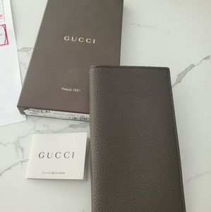 Gucci brown wallet/ checkbook